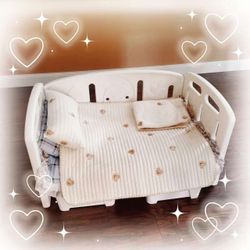 🐾 Adorable Dog Bed with Drawers + Bedding Set - Like New! 🐾