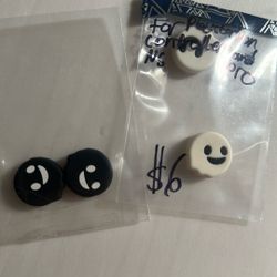 Geekshare Smiley Face Thumb Grip Black Or White 