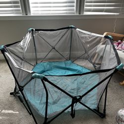 Regalo Baby Play Yard