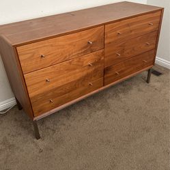 Dresser (wood)