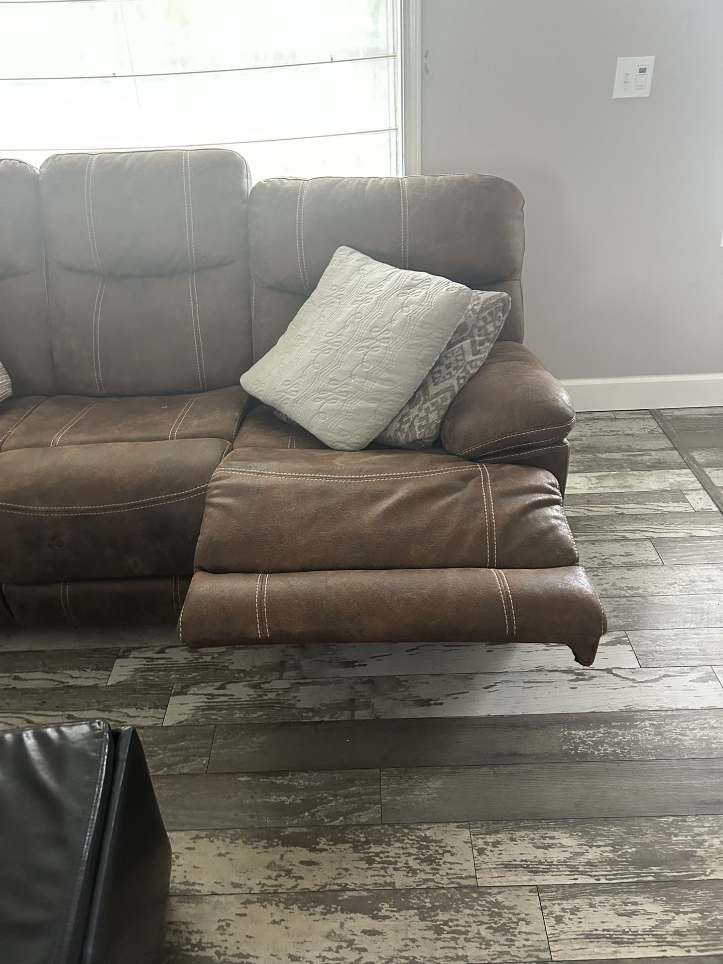 Couch With Recliners