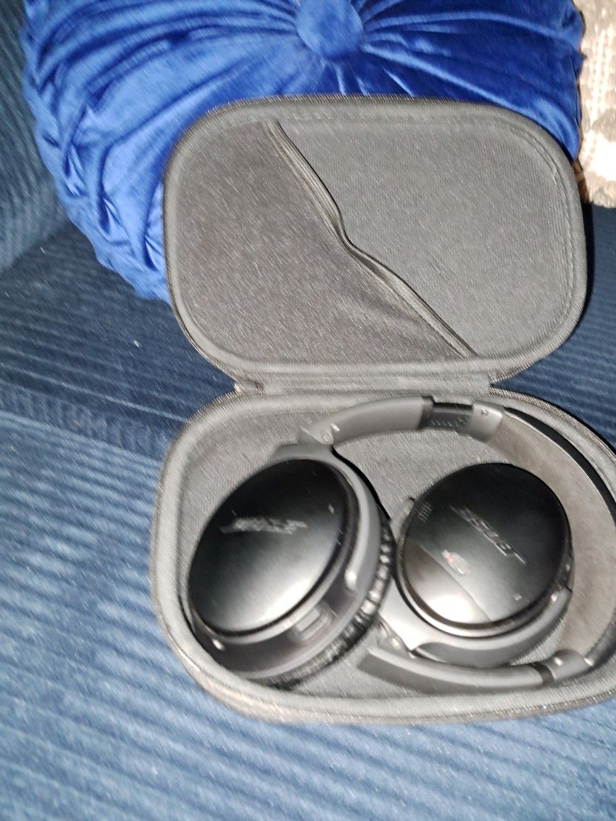 Pair Of Bose Headphones 85$