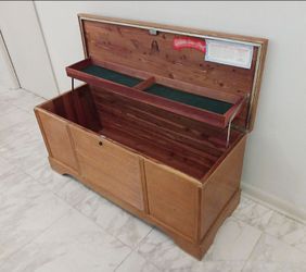Vintage Cedar Hope Chest with Tray