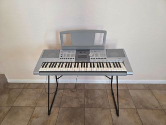 Yamaha PSR-293 61-key digital keyboard with stand