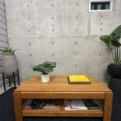 VINTAGE OAK COFFEE TABLE (DELIVERY AVAILABLE) 