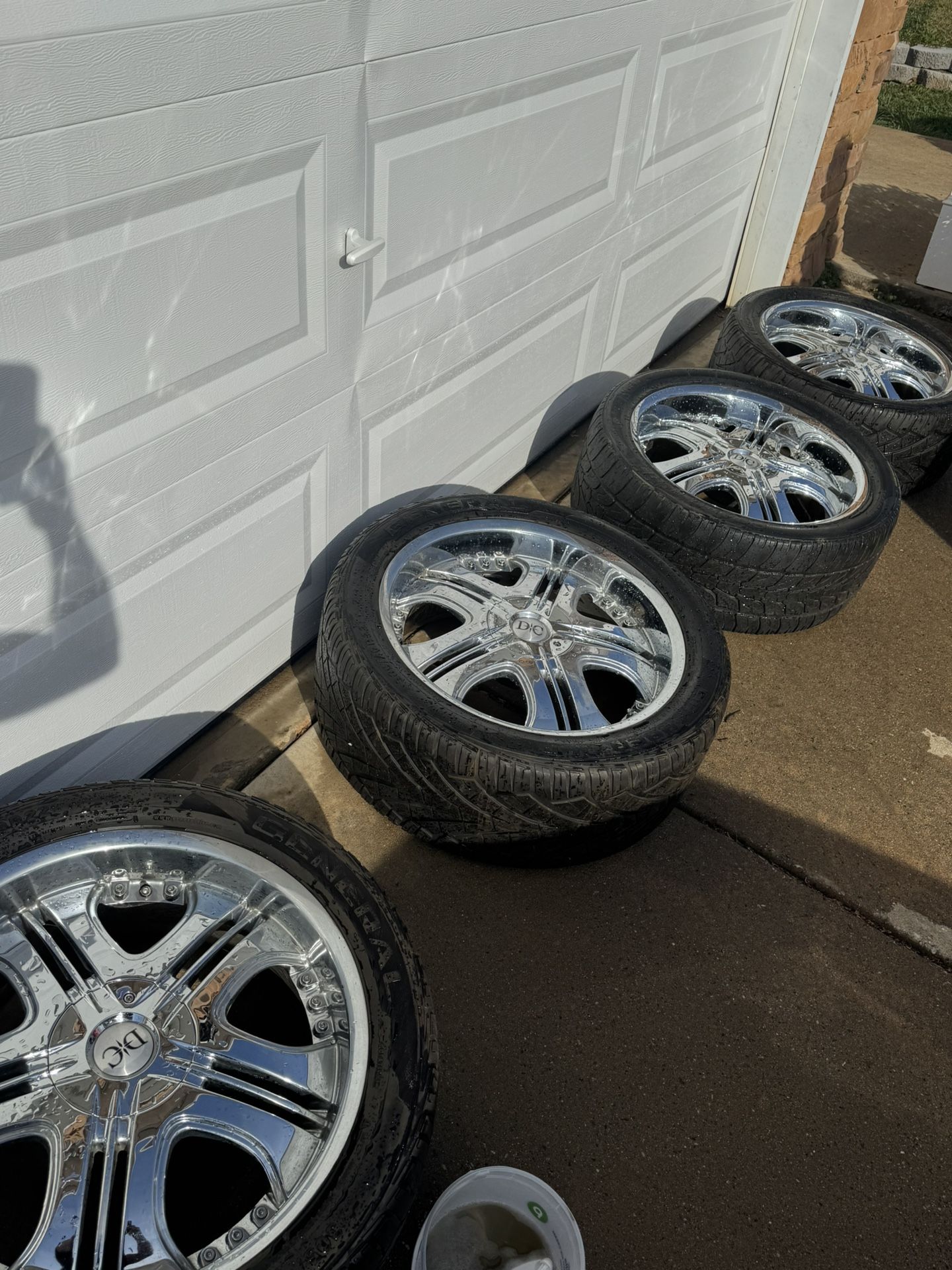 22in Rims And Tires All Four Caps Tires Good 