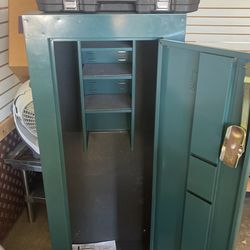 HOMAK Home Security Cabinet