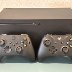 Xbox Series X 1TB + 2 Controllers