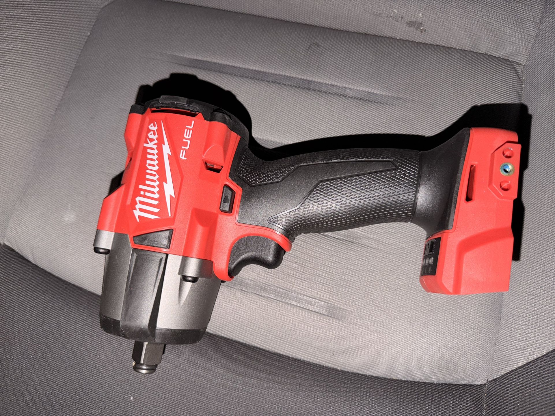 Milwaukee M18 Fuel 1/2 Mid Torque Impact Wrench