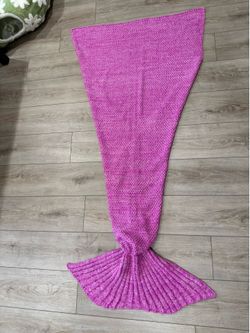 70” Long Pink Mermaid Tail Knit Blanket