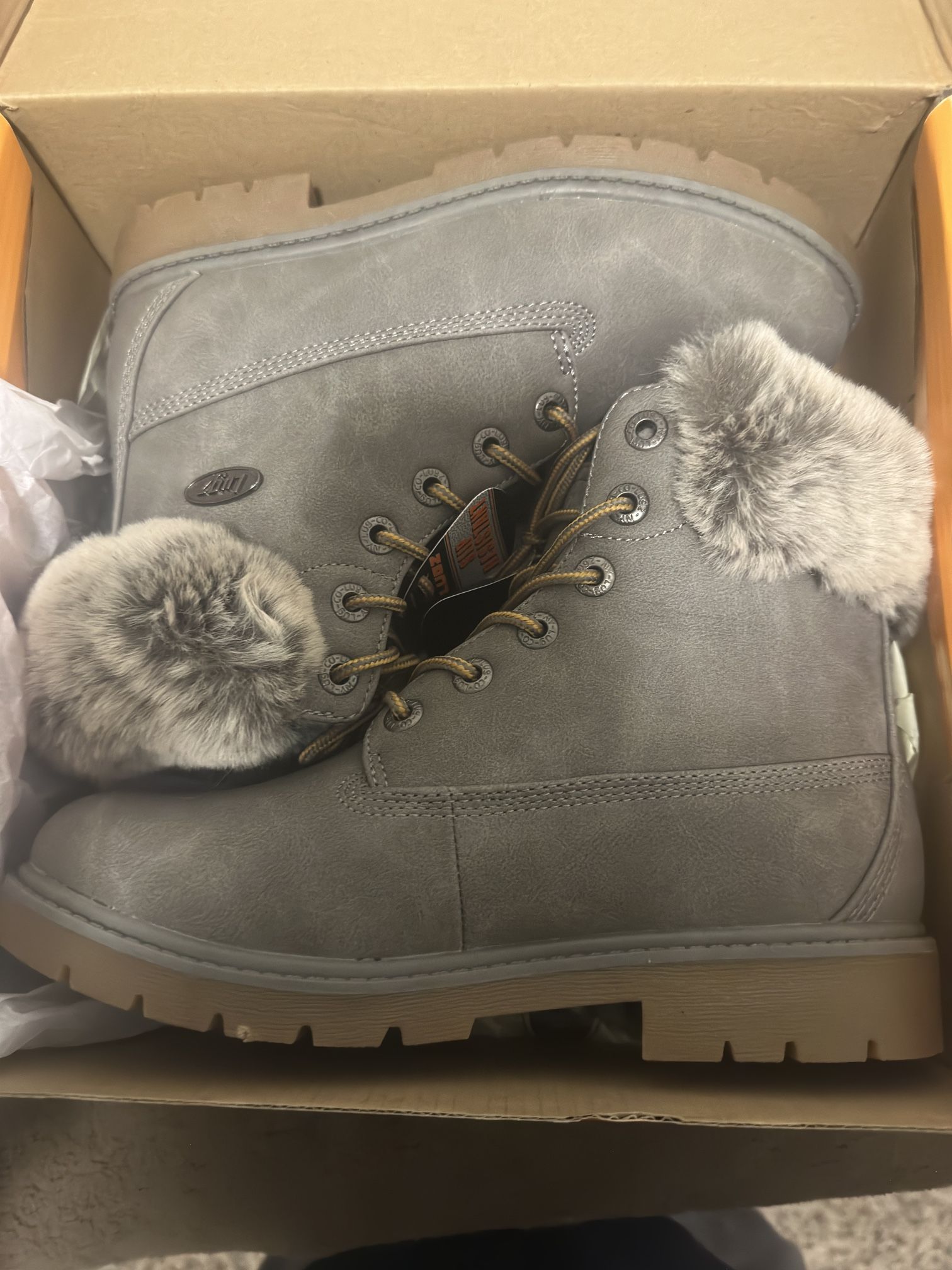 📦 Brand New Women’s Winter Boots – Size 7