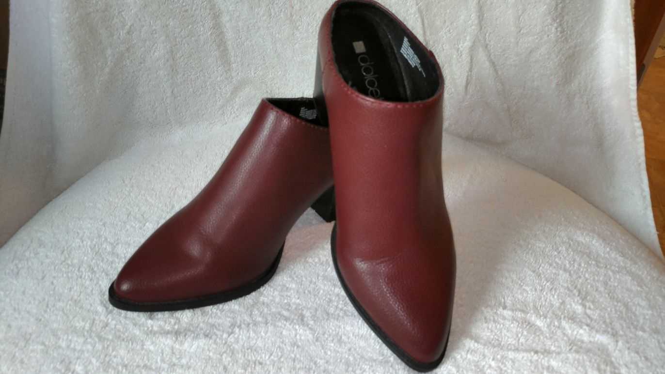Slip on 1/2 Boots shoes Size 8M