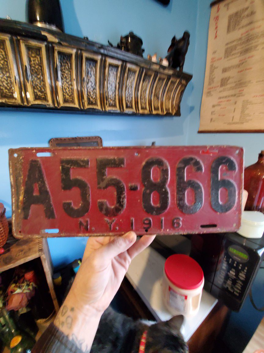 1916 New York license plate (repaint wrong color)