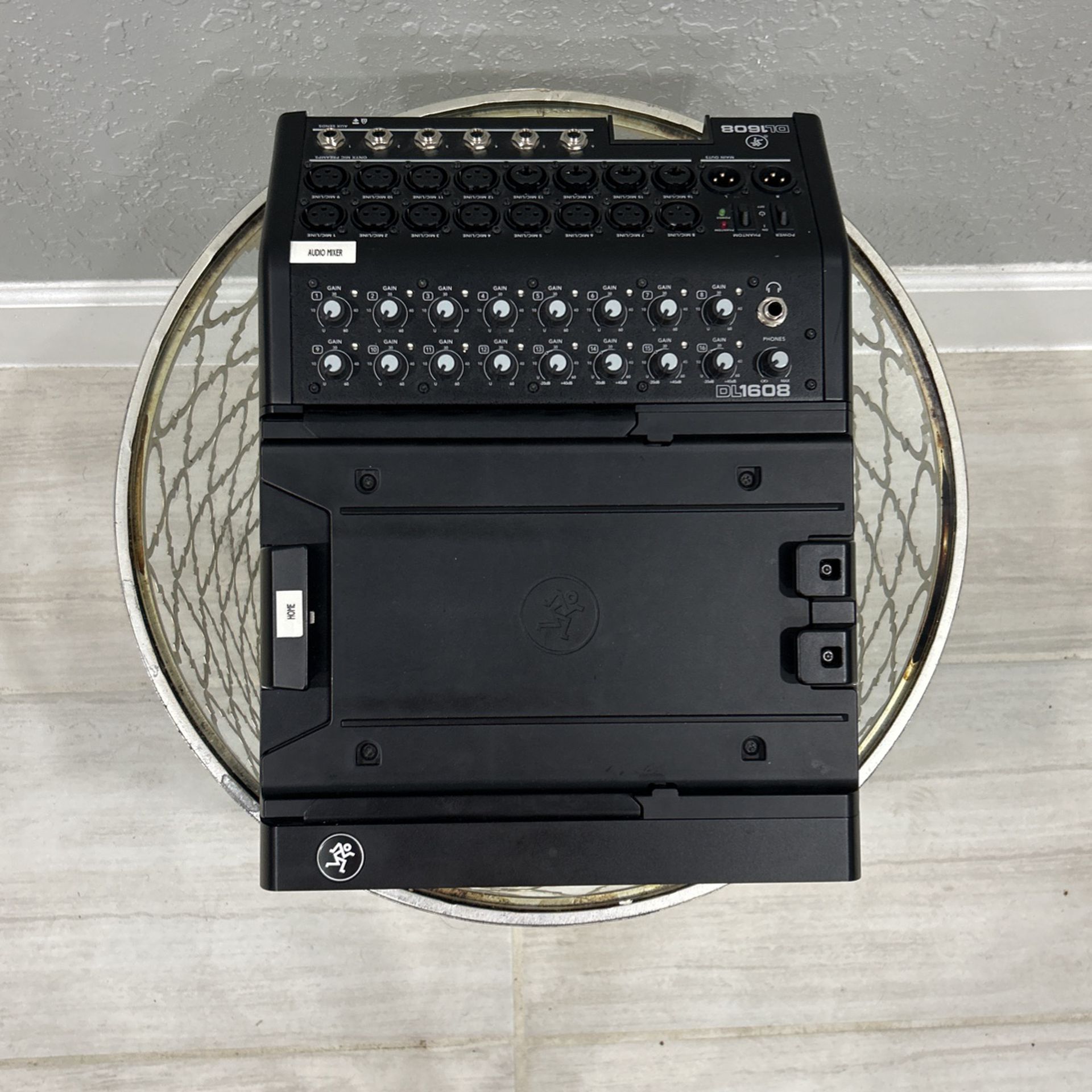 DL1608 Wireless Digital Mixer