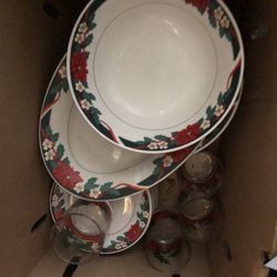 Xmas Dishes - Service for 8