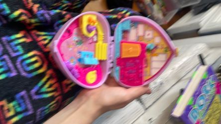 Selling this Polly pocket for 3 dollars