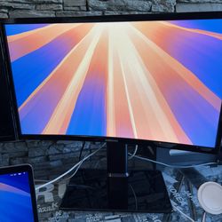 Samsung 24” Curved FHD Monitor + Adjustable Tilt Mount