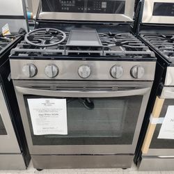 $1199(MSRP$1799) LG Gas Range With InstaView Door And Built In Air Fry
