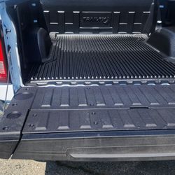 BEDLINER IN STOCK FOR ALL TRUCKS, PLASTICOS PARA LA CAJA, BED LINERS,  RACKS, TOOLBOXES, TAPADERAS, TONNEAU COVERS, HARD TRIFOLD BED COVER, SIDE STEPS