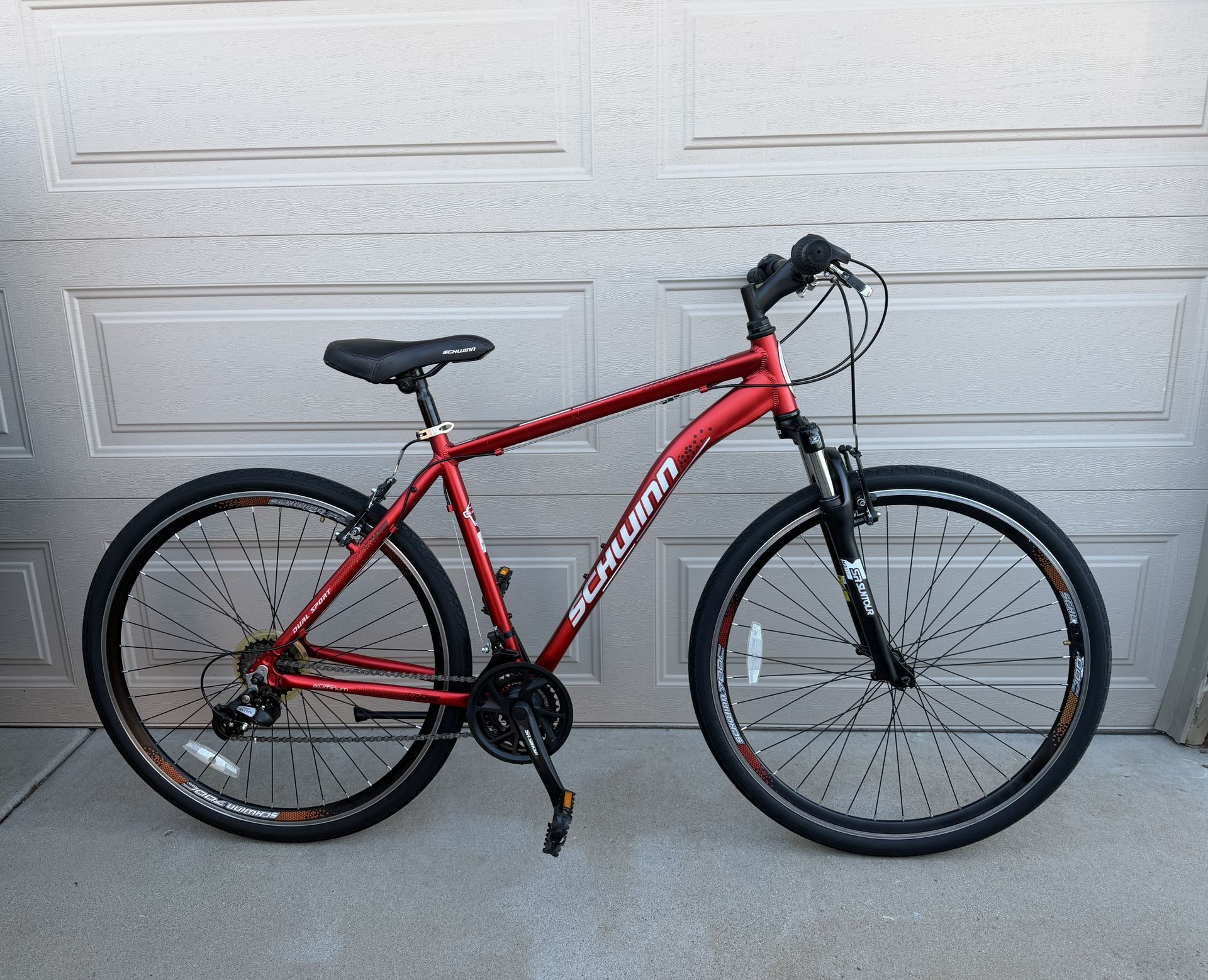 Schwinn GTX3 Hybrid Bike