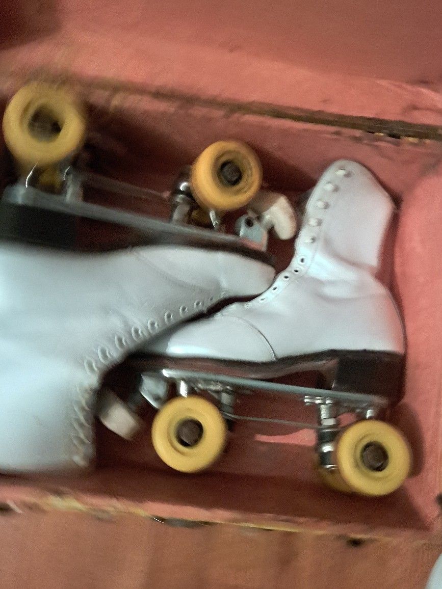Douglas Snyder Size 6 Roller Skates