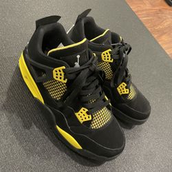 Jordan 4 Black Thunder