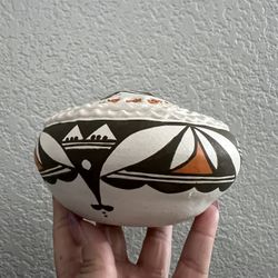 Acoma Pottery Norma Jean Corregated Bowl Hand Made Signed Dated Painted 4.16.04