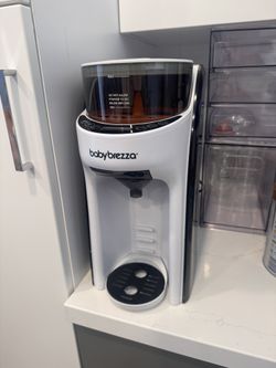 Baby breeza Formula Dispenser