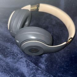 Beats Studio3 Wireless Noise Cancelling Headphones - Excellent Condition