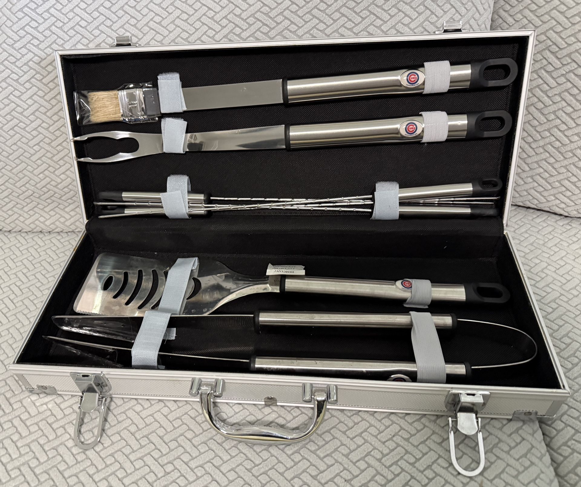 Chicago Cubs Grill Set And Case!