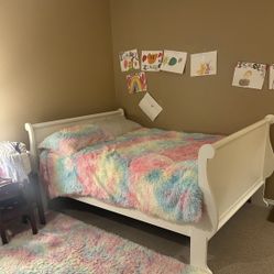 White Full Size Sleigh Bed – Box Spring Included