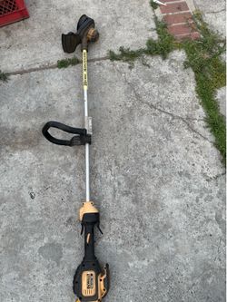 DeWalt DCST920B 20V MAX Lithium-Ion XR Brushless String Trimmer.