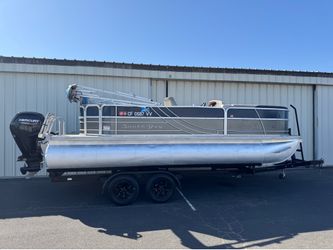 2022 South Bay pontoon 22 ft or series