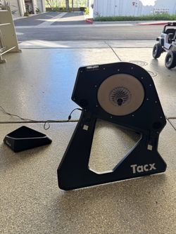 Tacx neo bicycle smart trainer with additional SRAM red XG-1290 cassette