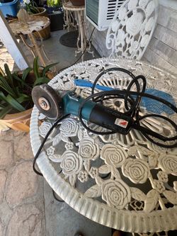 Makita variable Speed grinder 4 1/2 in