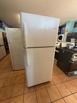 Frigidaire refrigerator white