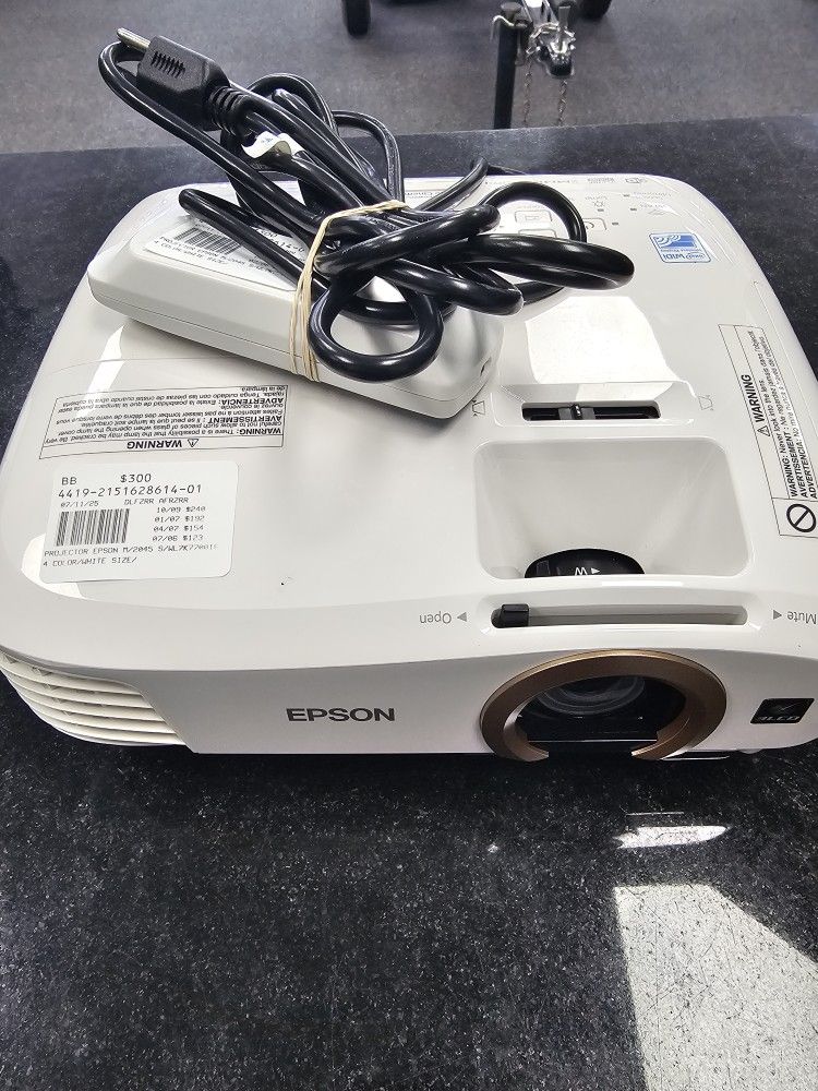 Epson Home Cinema Projector With Remote. H709A. ASK FOR RYAN. #4(contact info removed)614-01