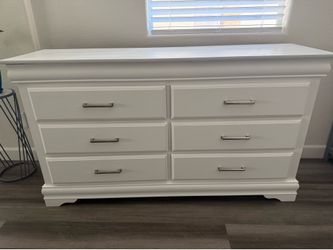 White Solid Wood Dresser - Refinished - 6 Drawers