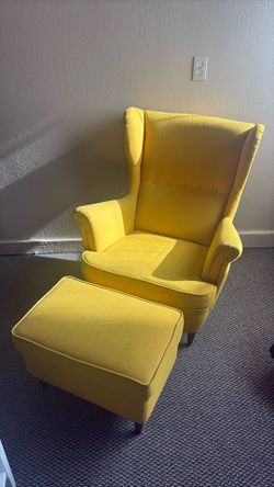 Beautiful couch. No stains, no tears.