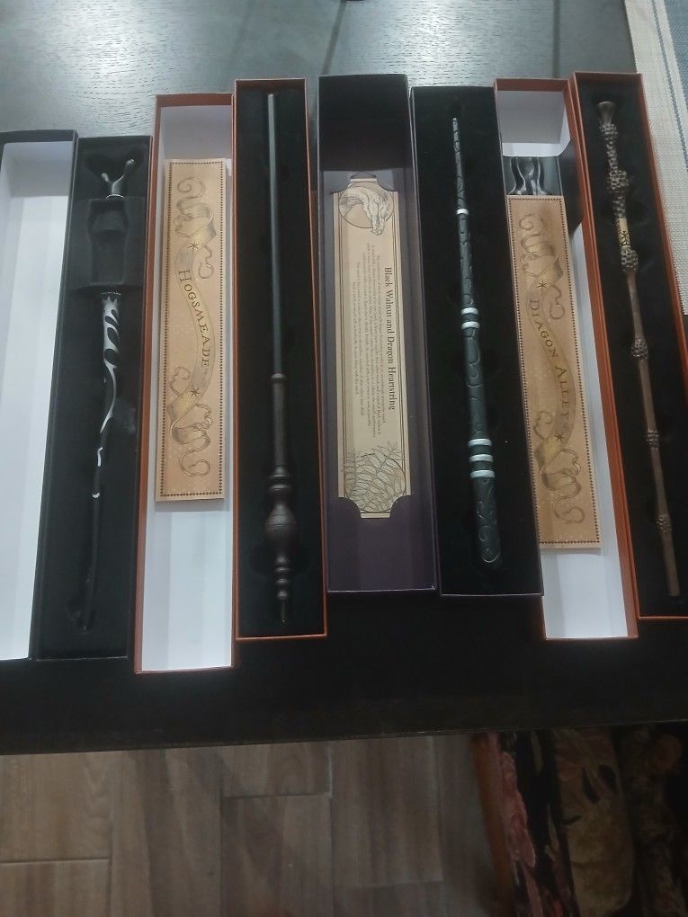 4 Harry Potter Wands From Wizarding World Of Harry Potter