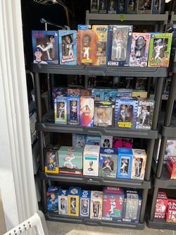 Giant Bobblehead, Figures, Autographs and Sports cards Sale Friday Aug. 28th from 10am to 7pm and Sunday Aug.30th from 12pm to 5pm