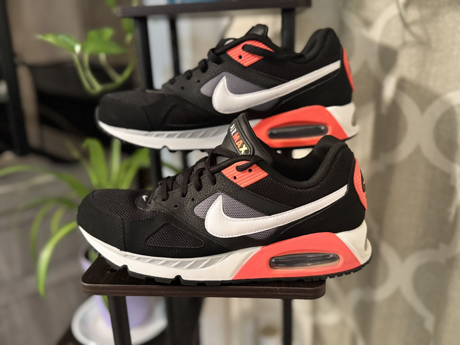 Nike Air Max IVO Black/Red β Menβs 10
