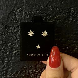 14k Flower Diamond Earrings 