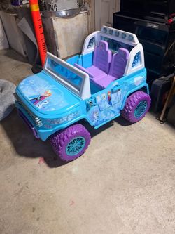 Battery operated kids frozen car