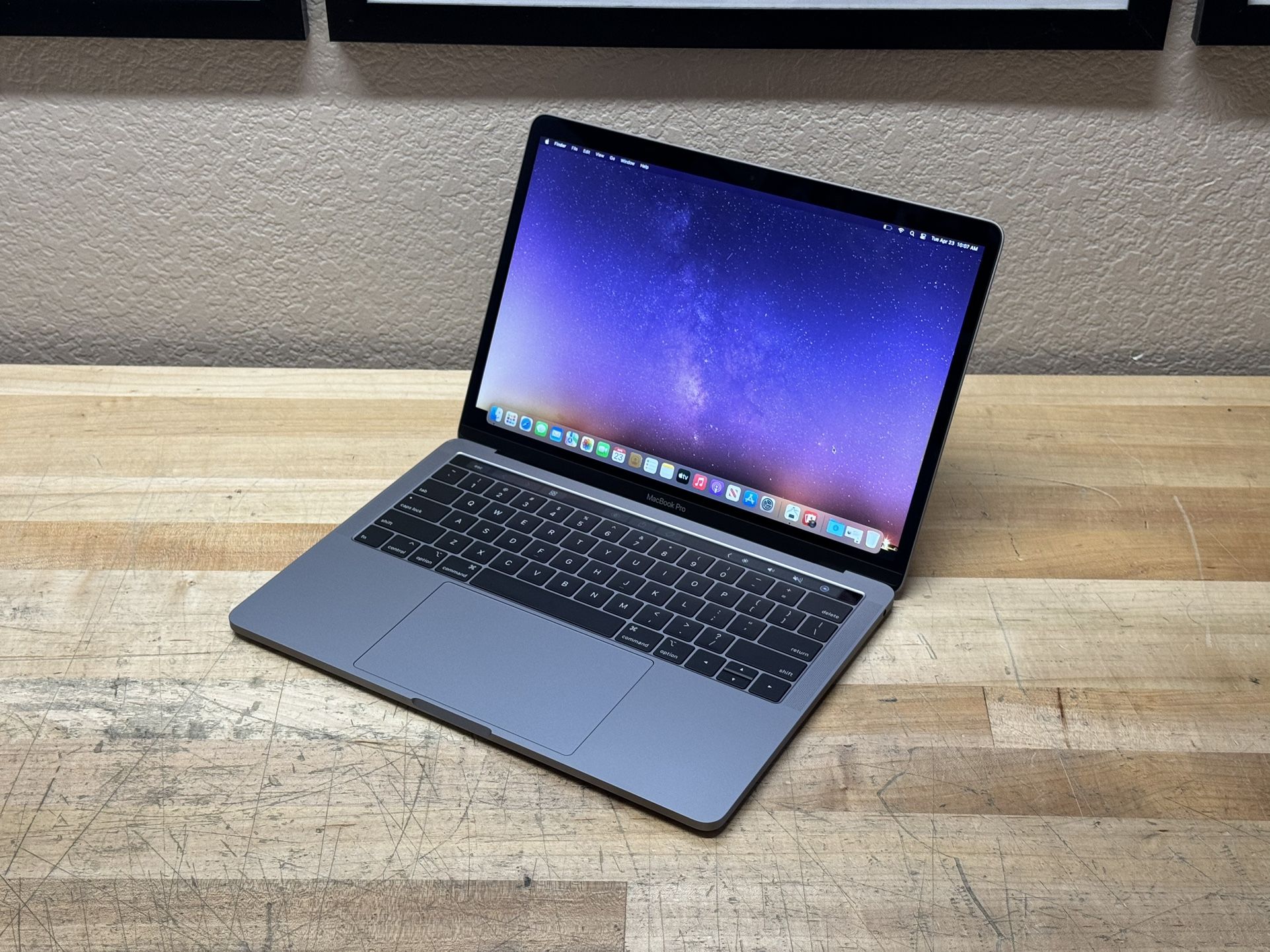 2019 13” MacBook Pro Touch Bar - 1.4 GHz i5 - 8GB - 256GB SSD