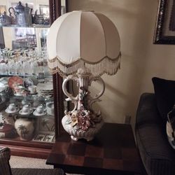 2 TABLE LAMPS VINTAGE CAPODIMONTE ITALY.