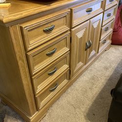 Large Solid Wood Dresser with 9 Drawers – Classic Honey Oak Finish