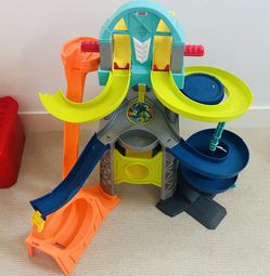 Fisher price Loop Raceway Race Track