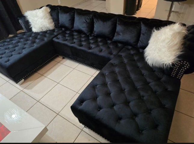 New Jordan Sectional With Free Delivery 