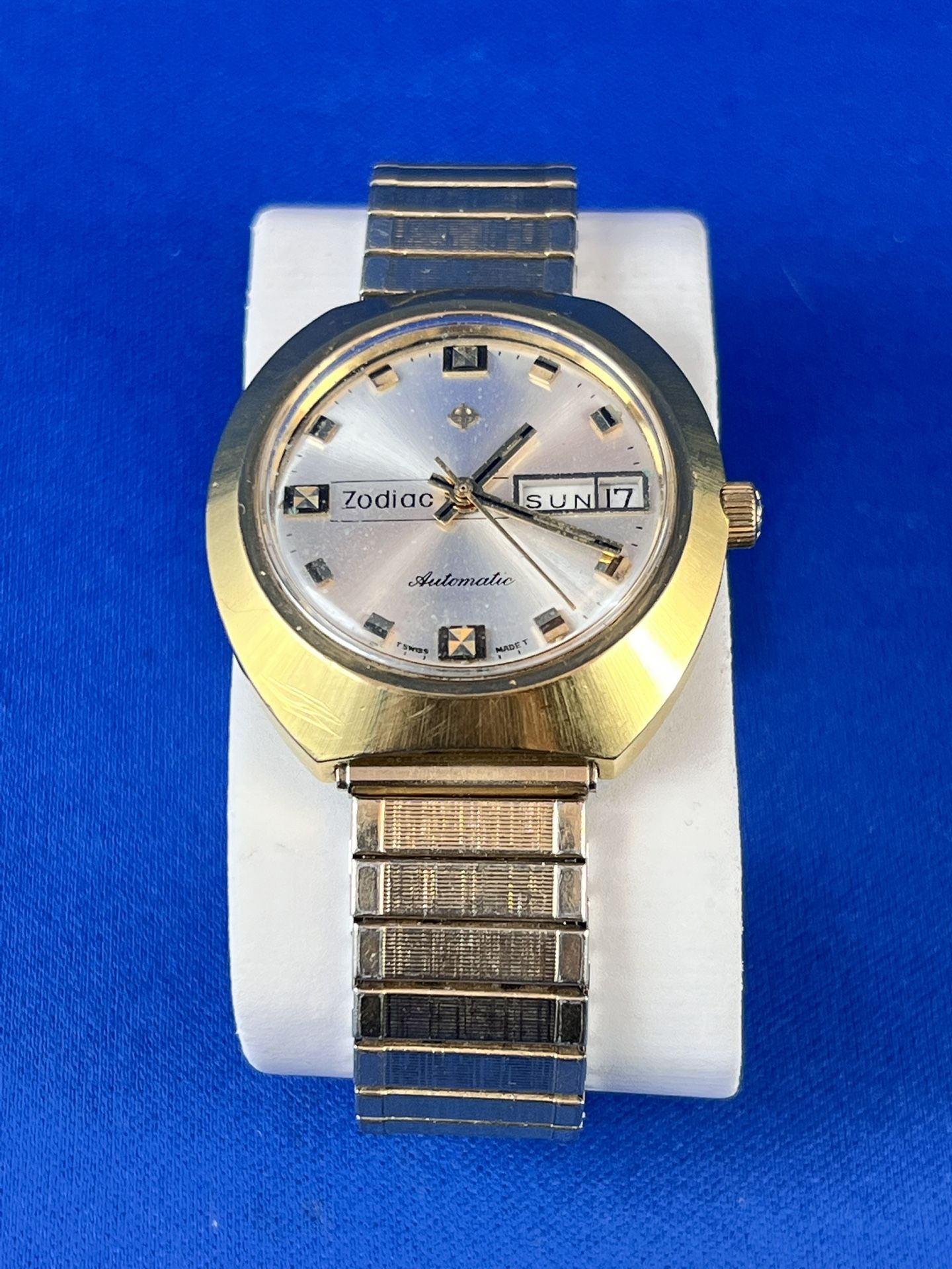 Vintage ZODIAC Swiss 1970's Automatic Day/Date Men's Watch W/ Original Bracelet